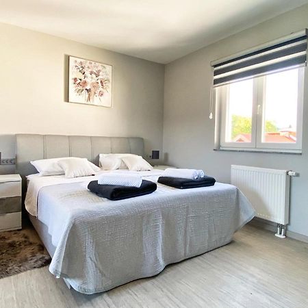 Apartmani Fenestra Otočac Esterno foto