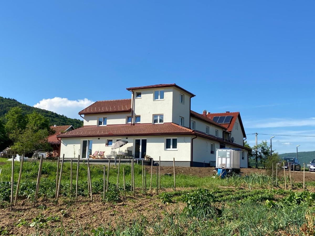 Apartmani Fenestra Otočac Esterno foto