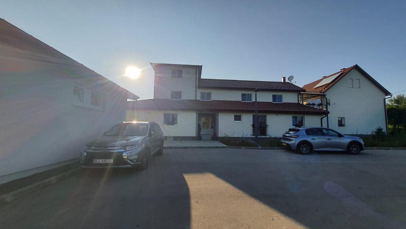 Apartmani Fenestra Otočac Esterno foto